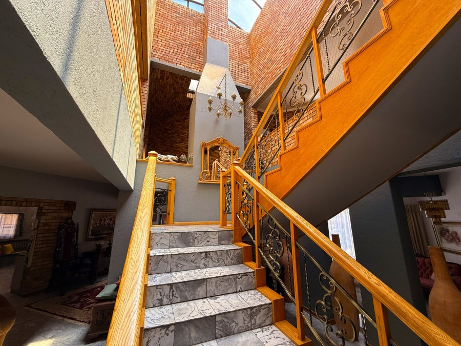 6 Bedroom Property for Sale in Van Der Hoff Park North West